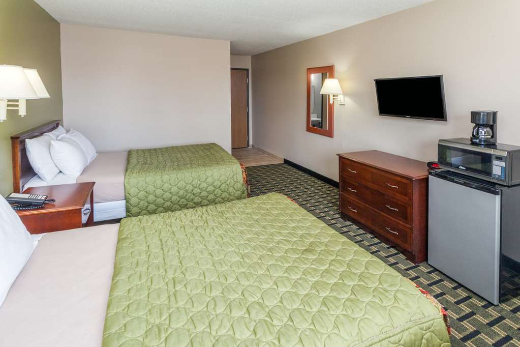 Super 8 By Wyndham Michigan Hotel