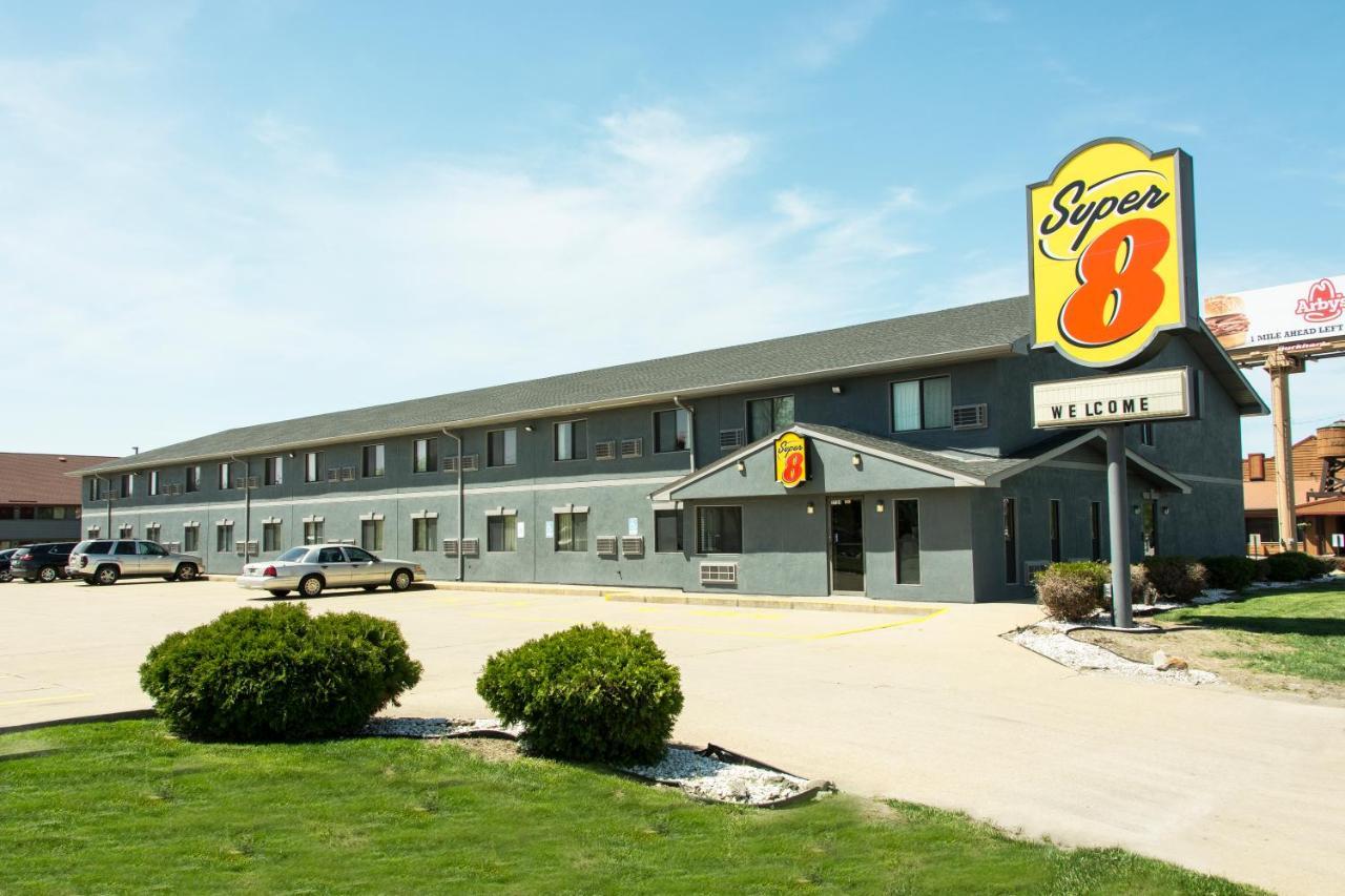 Super 8 By Wyndham Michigan Hotel