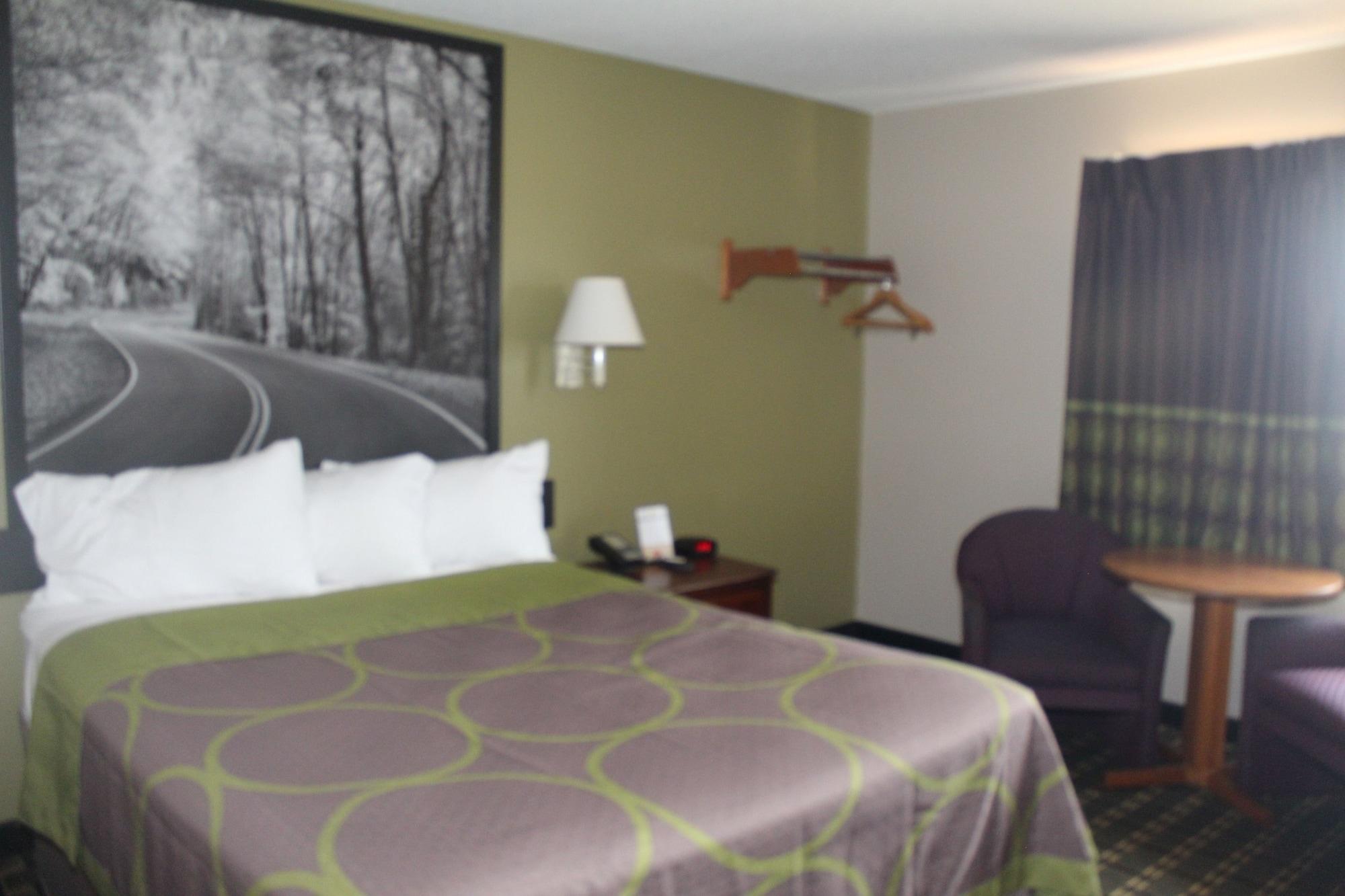 Super 8 By Wyndham Michigan Hotel 2*