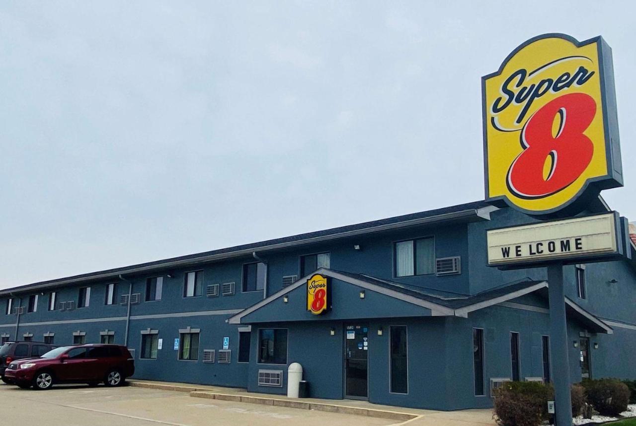 Super 8 By Wyndham Michigan Hotel
