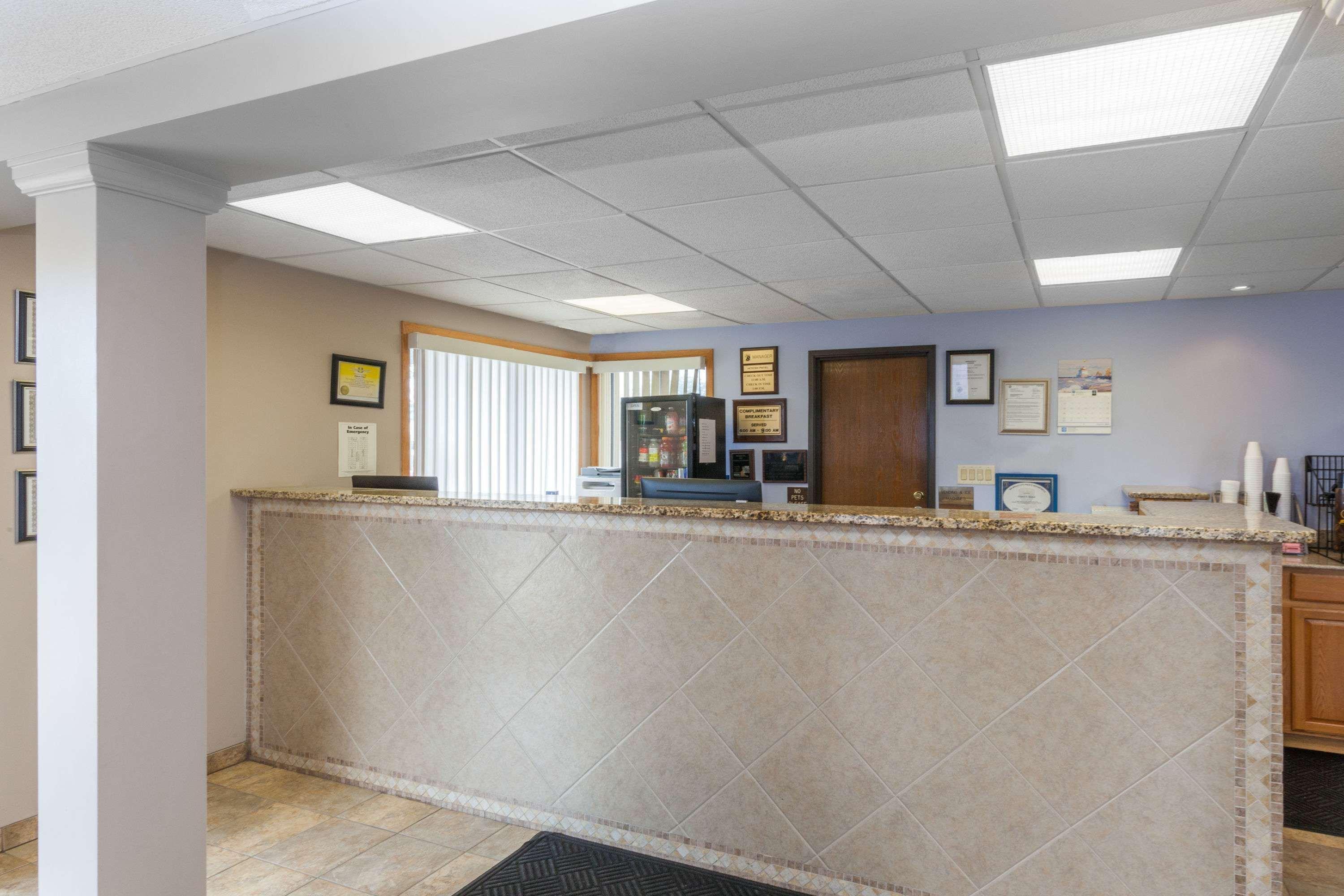 Super 8 By Wyndham Michigan Michigan Stadt