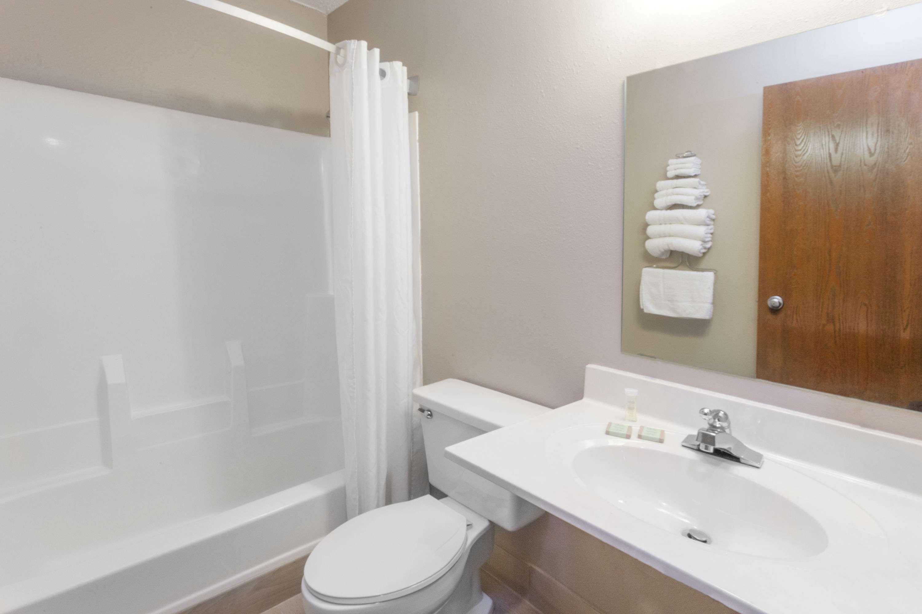 Super 8 By Wyndham Michigan Hotel 2*