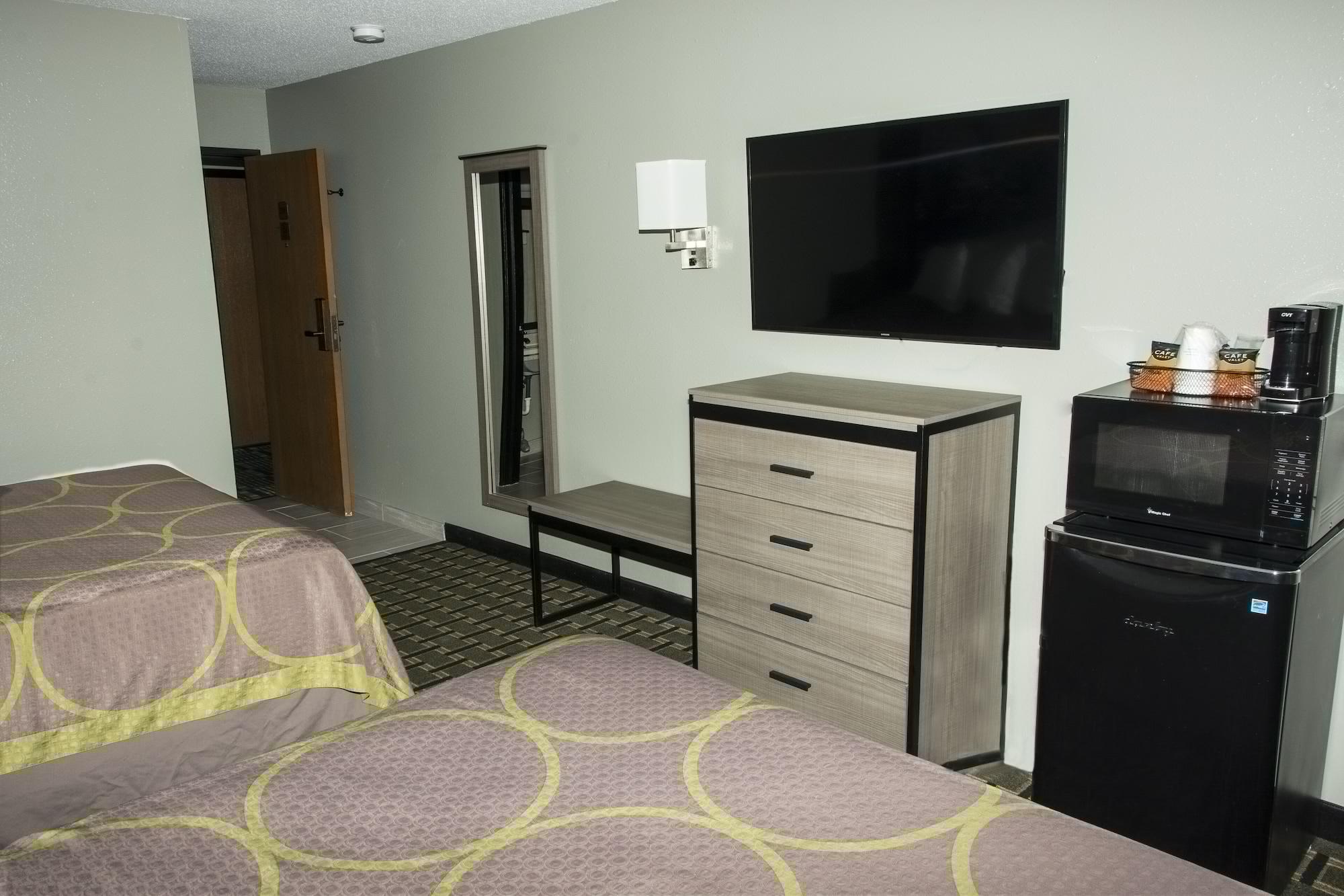 Super 8 By Wyndham Michigan Hotel