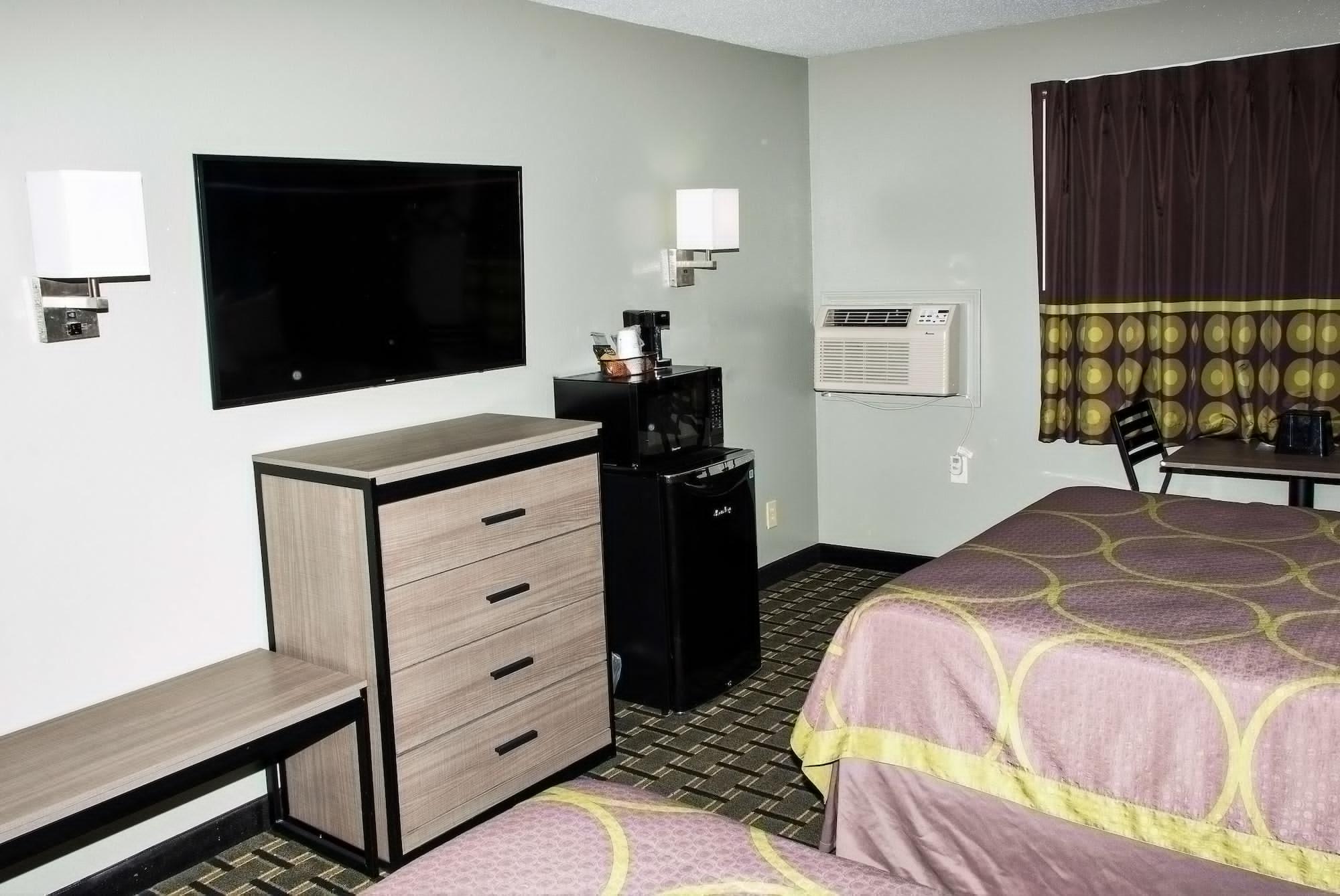 Super 8 By Wyndham Michigan Hotel Michigan Stadt