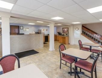 Super 8 By Wyndham Michigan Hotel 2*